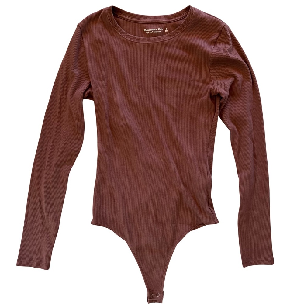 Long-Sleeve Ribbed Crew Bodysuit in Brown size small